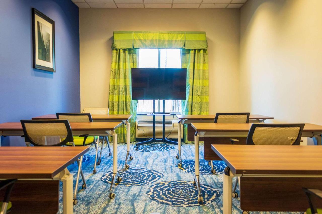 Comfort Inn & Suites Plainville-Foxboro エクステリア 写真