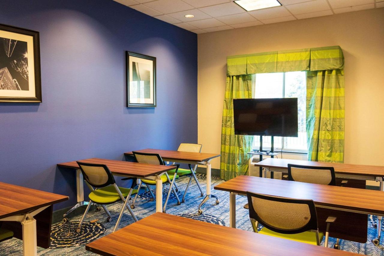 Comfort Inn & Suites Plainville-Foxboro エクステリア 写真